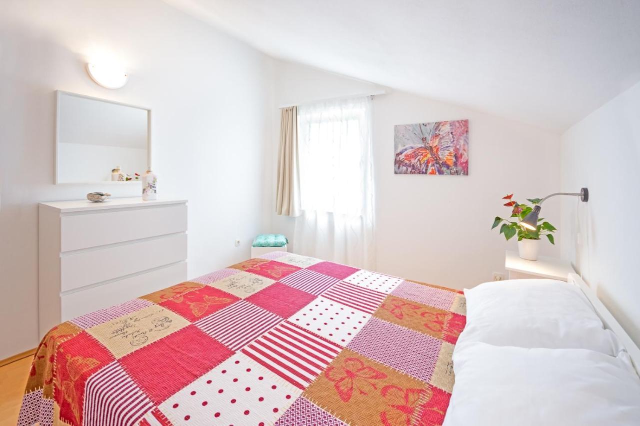 Apartments With A Parking Space Njivice, Krk - 5427 ภายนอก รูปภาพ